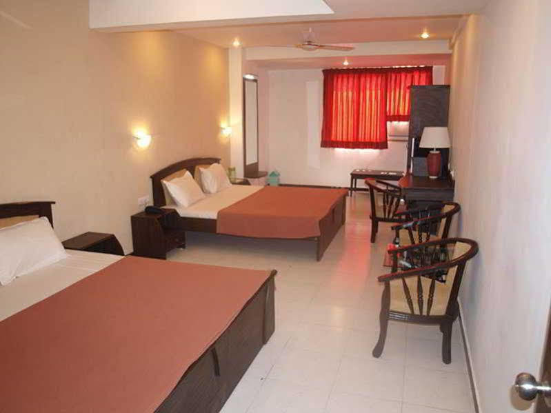 Hotel Maan Residency Satellite Road Amhedabad Dış mekan fotoğraf