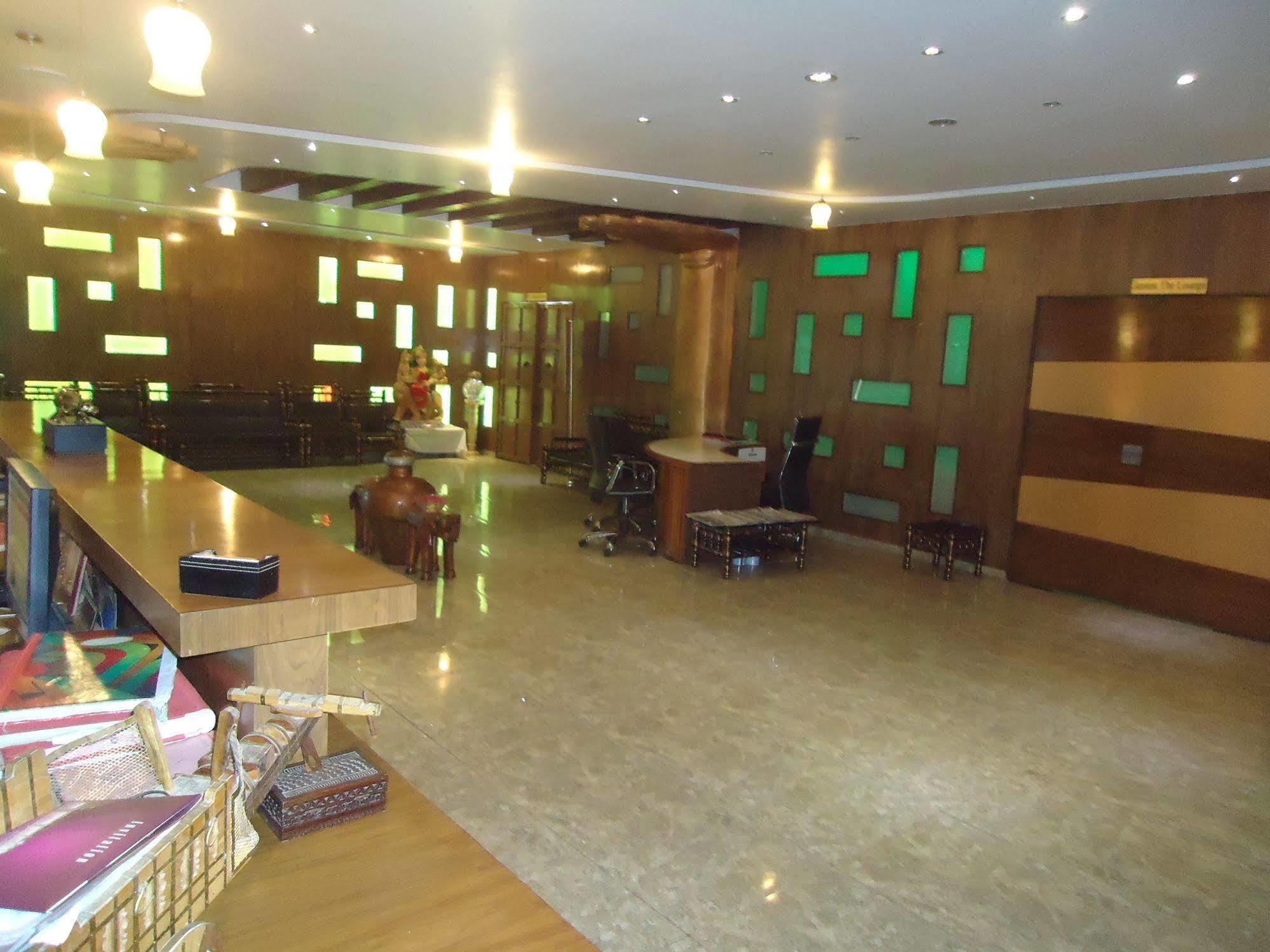 Hotel Maan Residency Satellite Road Amhedabad Dış mekan fotoğraf