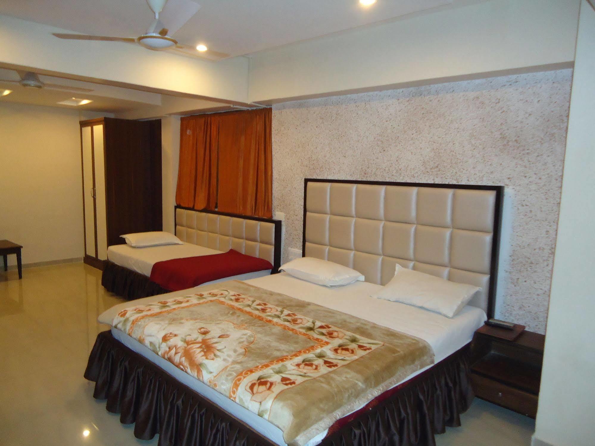 Hotel Maan Residency Satellite Road Amhedabad Dış mekan fotoğraf