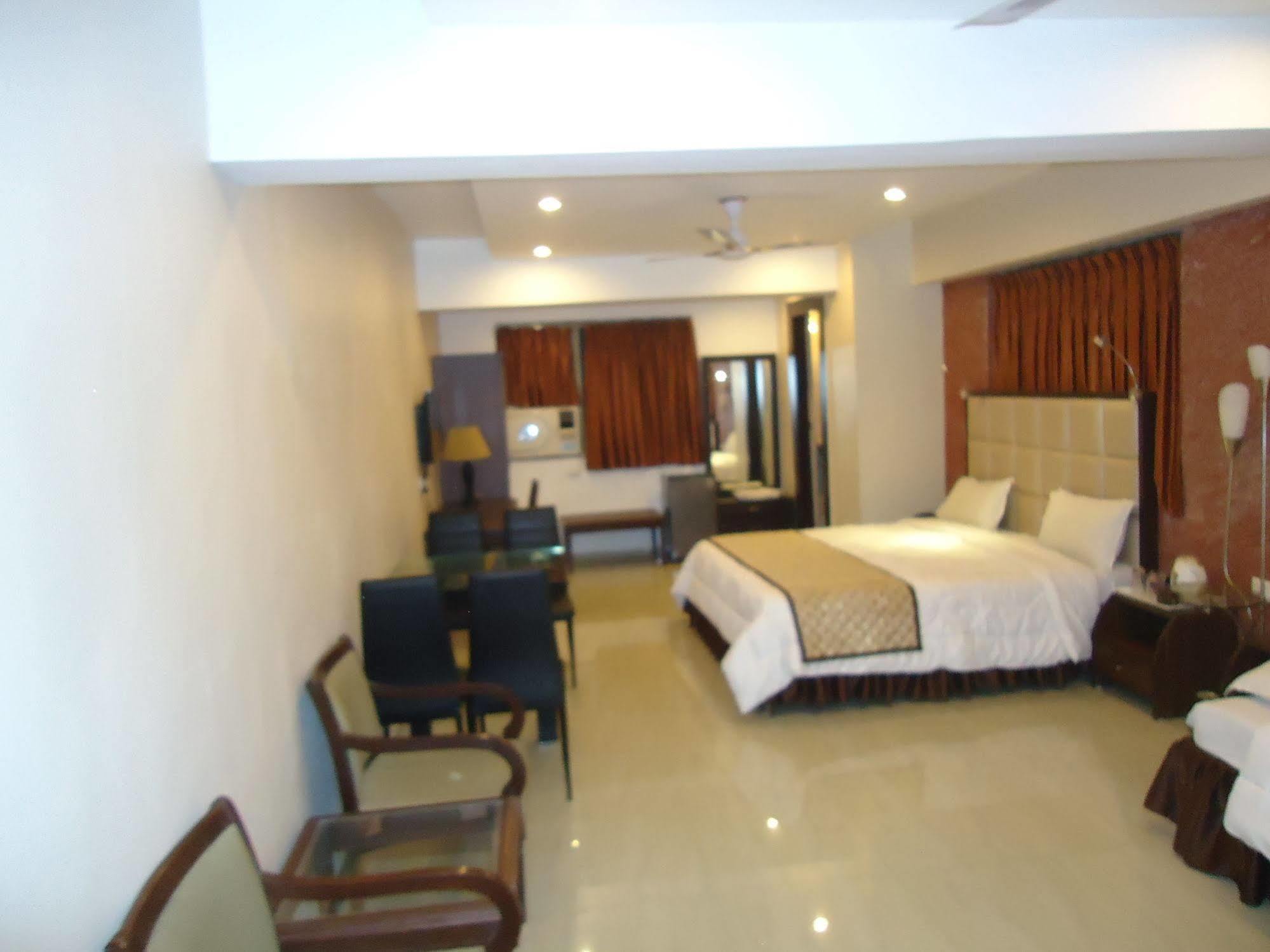 Hotel Maan Residency Satellite Road Amhedabad Dış mekan fotoğraf
